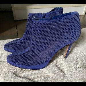 Vince Camuto Brand New Never Worn Blue Suede Booties size 38